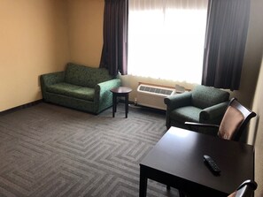 Studio Suite, 1 King Bed, Non Smoking | Free cots/infant beds, free WiFi, bed sheets