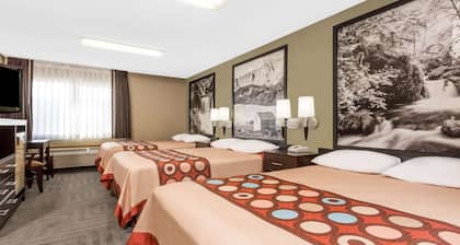 Super 8 by Wyndham LaGrande