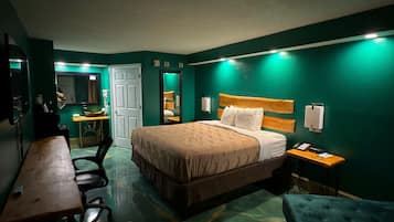 Room, 1 King Bed, Non Smoking | Desk, iron/ironing board, WiFi, bed sheets