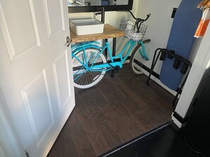 Room, 1 King Bed, Non Smoking | Bathroom