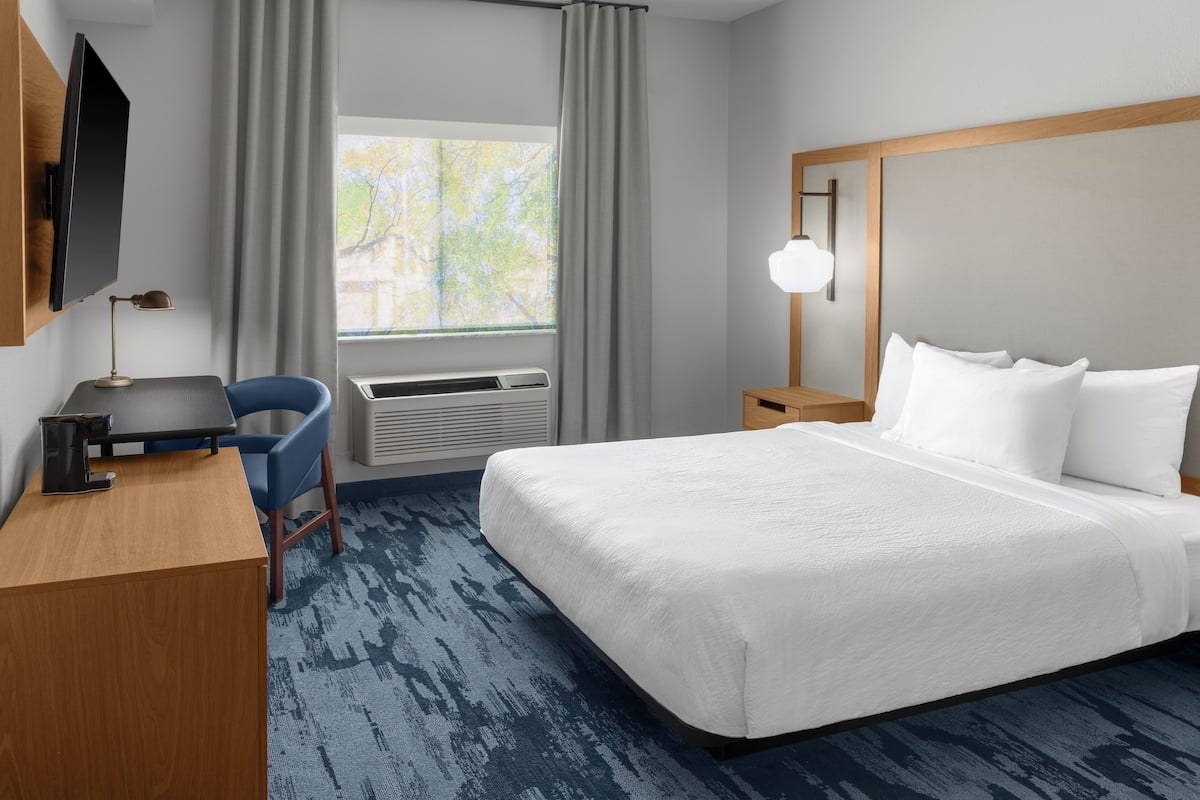 1 bedroom, premium bedding, down comforters, pillowtop beds