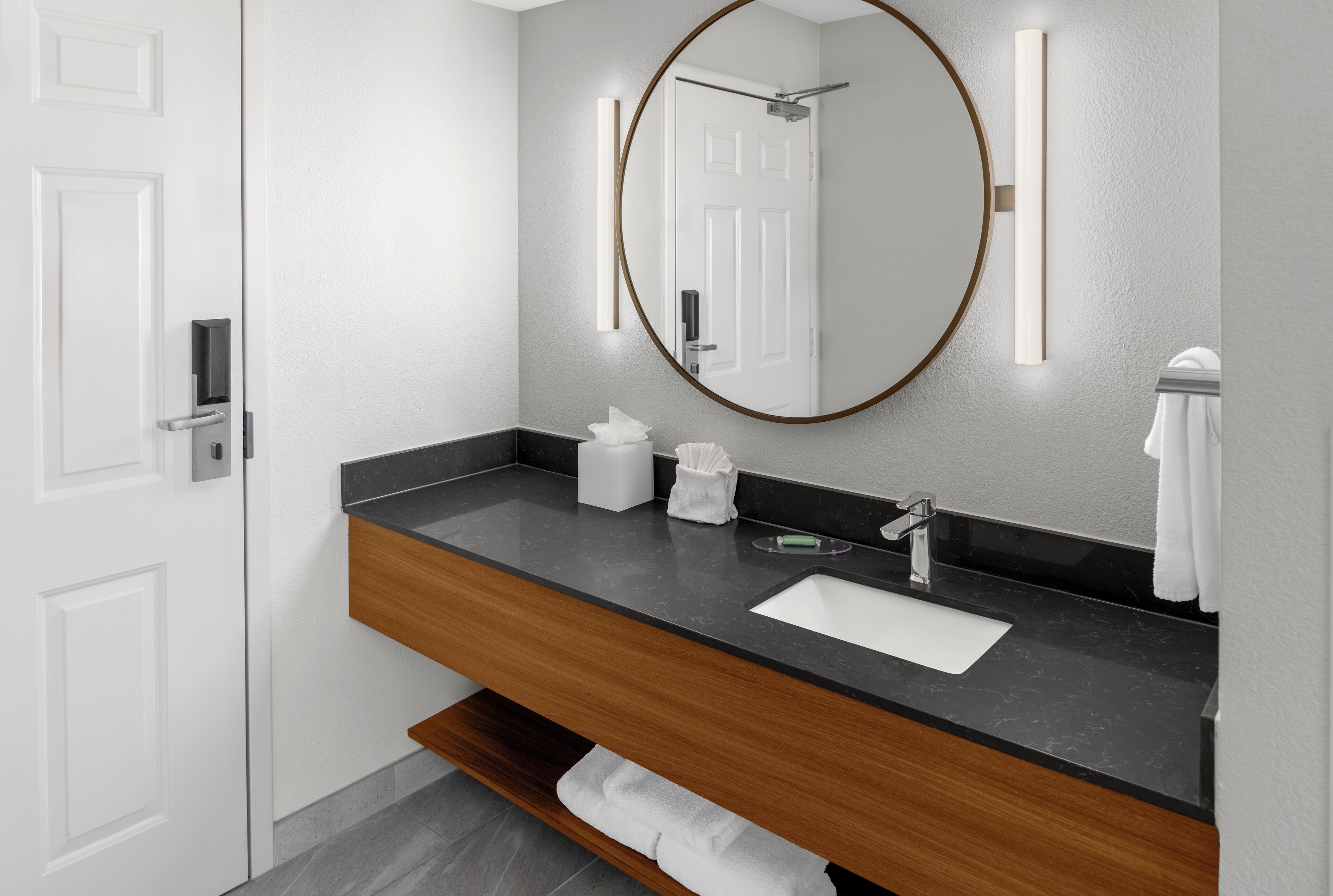 room, 1 queen bed, non smoking (mobility accessible, roll-in shower) | bathroom | combined shower/bathtub, free toiletries, hair dryer, towels