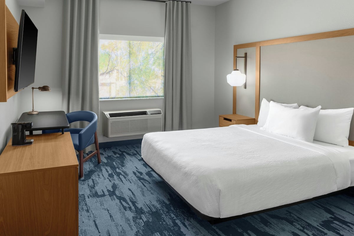 Room, 1 Queen Bed | 1 bedroom, premium bedding, down comforters, pillowtop beds