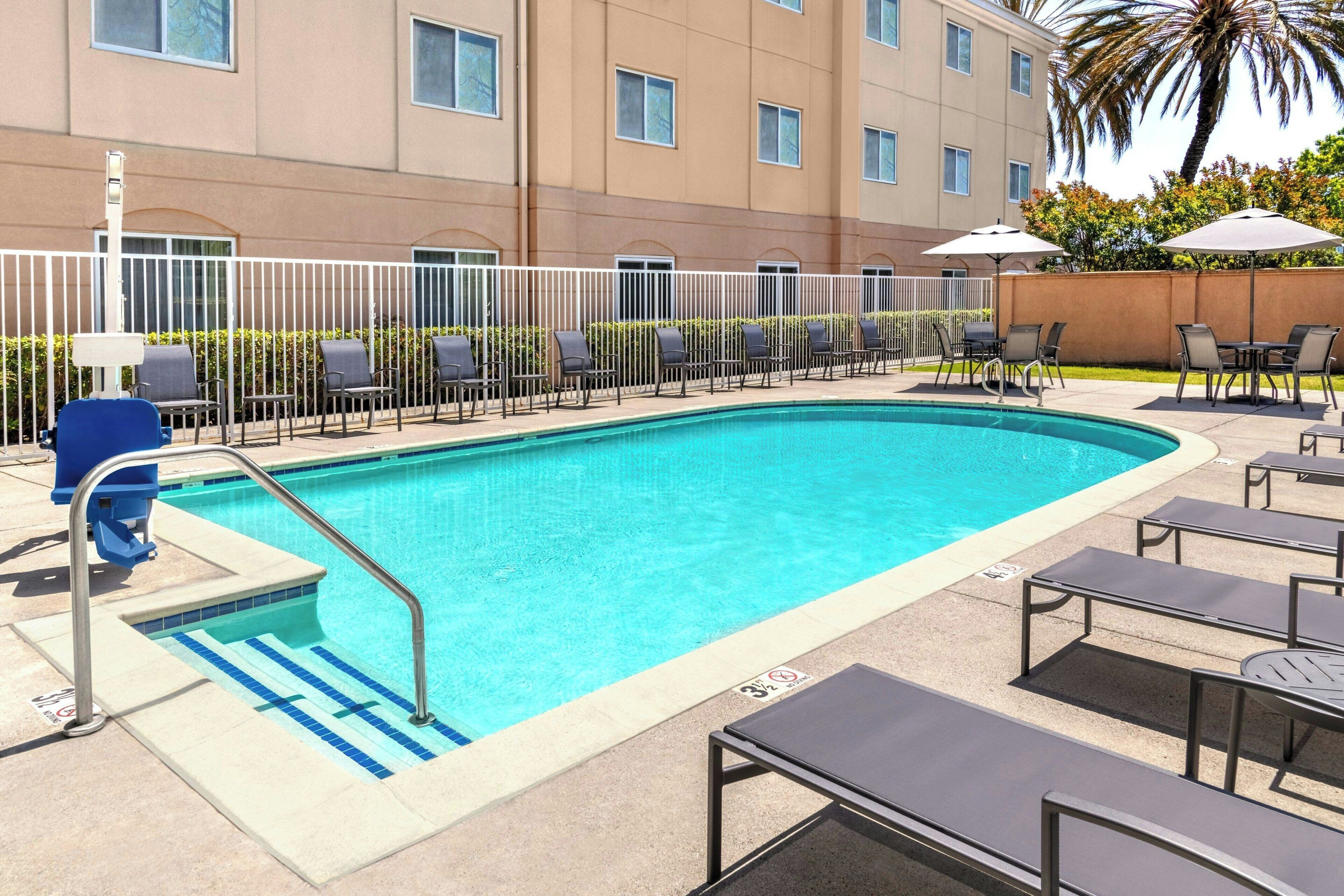 outdoor pool, open 6:00 am to 10:00 pm, pool loungers