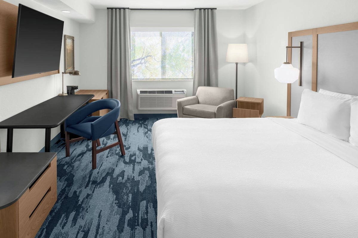 1 bedroom, premium bedding, down comforters, pillowtop beds