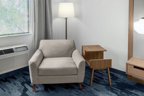 ルーム キングベッド 1 台 禁煙 | 1 室のベッドルーム、高級寝具、羽毛の掛け布団、ピロートップベッド