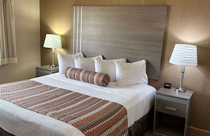 Suite, 1 King-Bett, Nichtraucher, Küche | 1 Schlafzimmer, Schreibtisch, laptopgeeigneter Arbeitsplatz