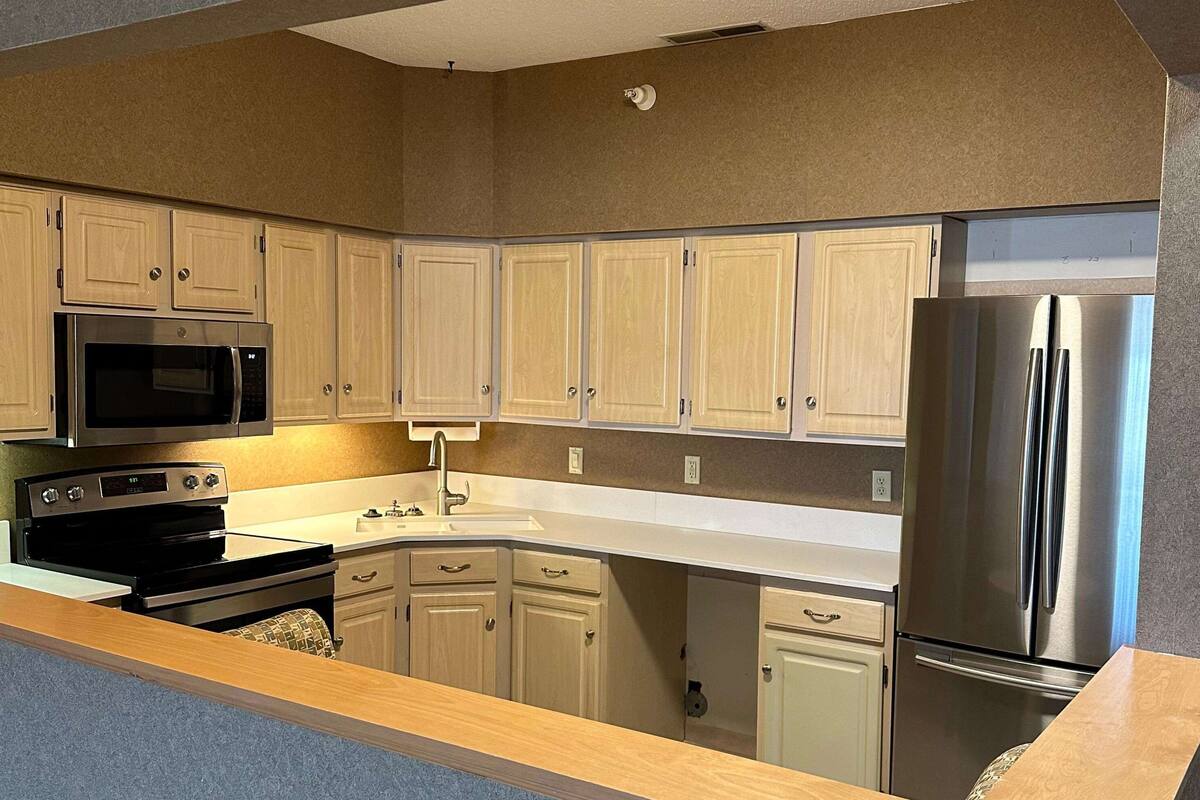 suite, 1 king bed, non smoking, kitchen | desk, laptop workspace, iron/ironing board, wifi