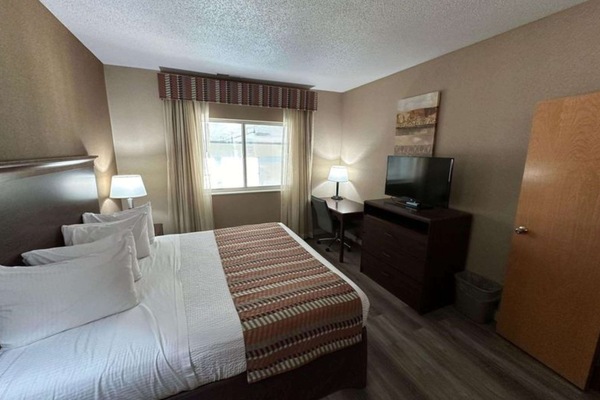 Desk, laptop workspace, iron/ironing board, WiFi (surcharge)