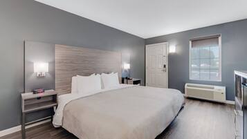 Zimmer, 1 King-Bett, barrierefrei, Nichtraucher | Pillowtop-Betten, individuell dekoriert, individuell eingerichtet