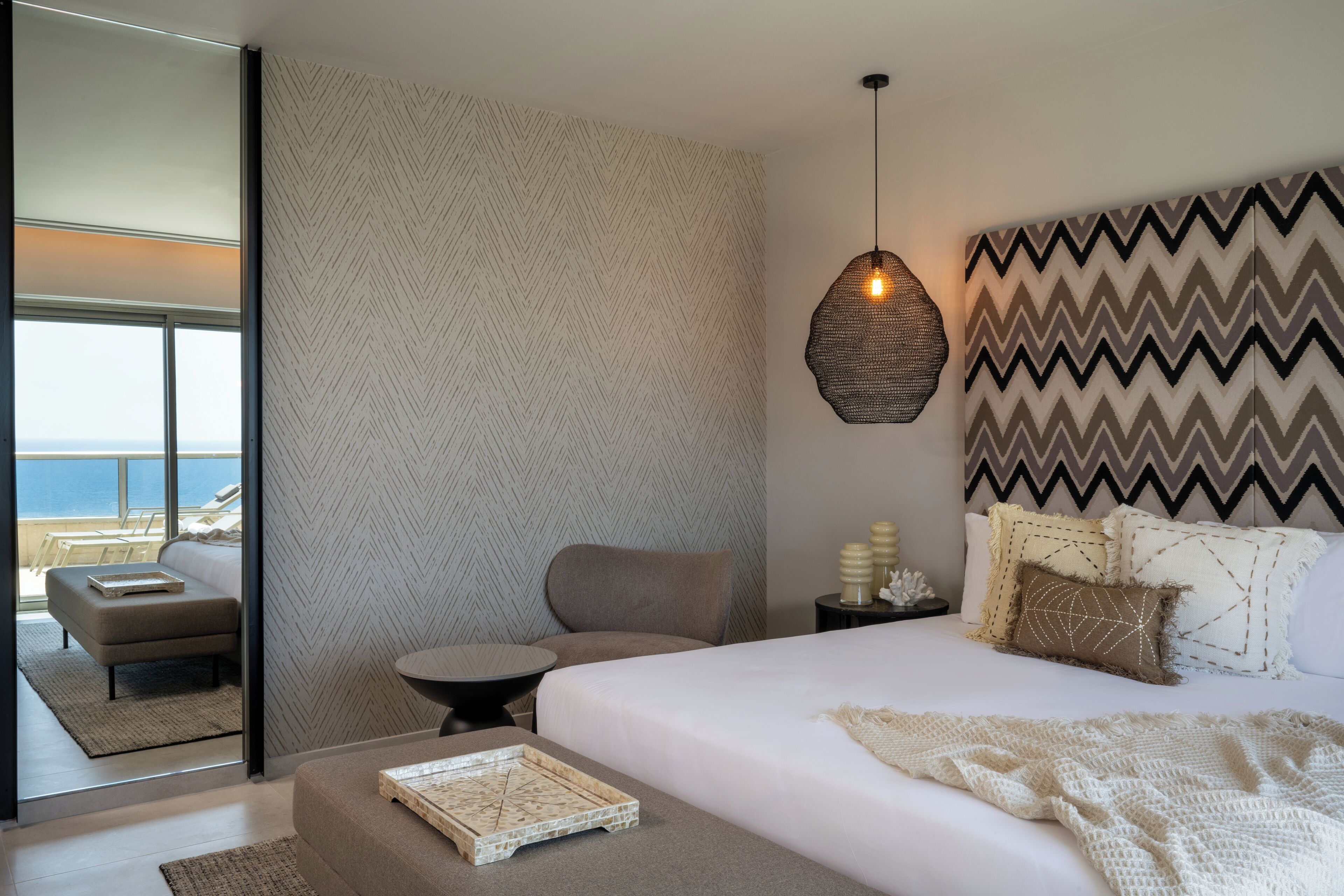 Minibar, in-room safe, desk, iron/ironing board