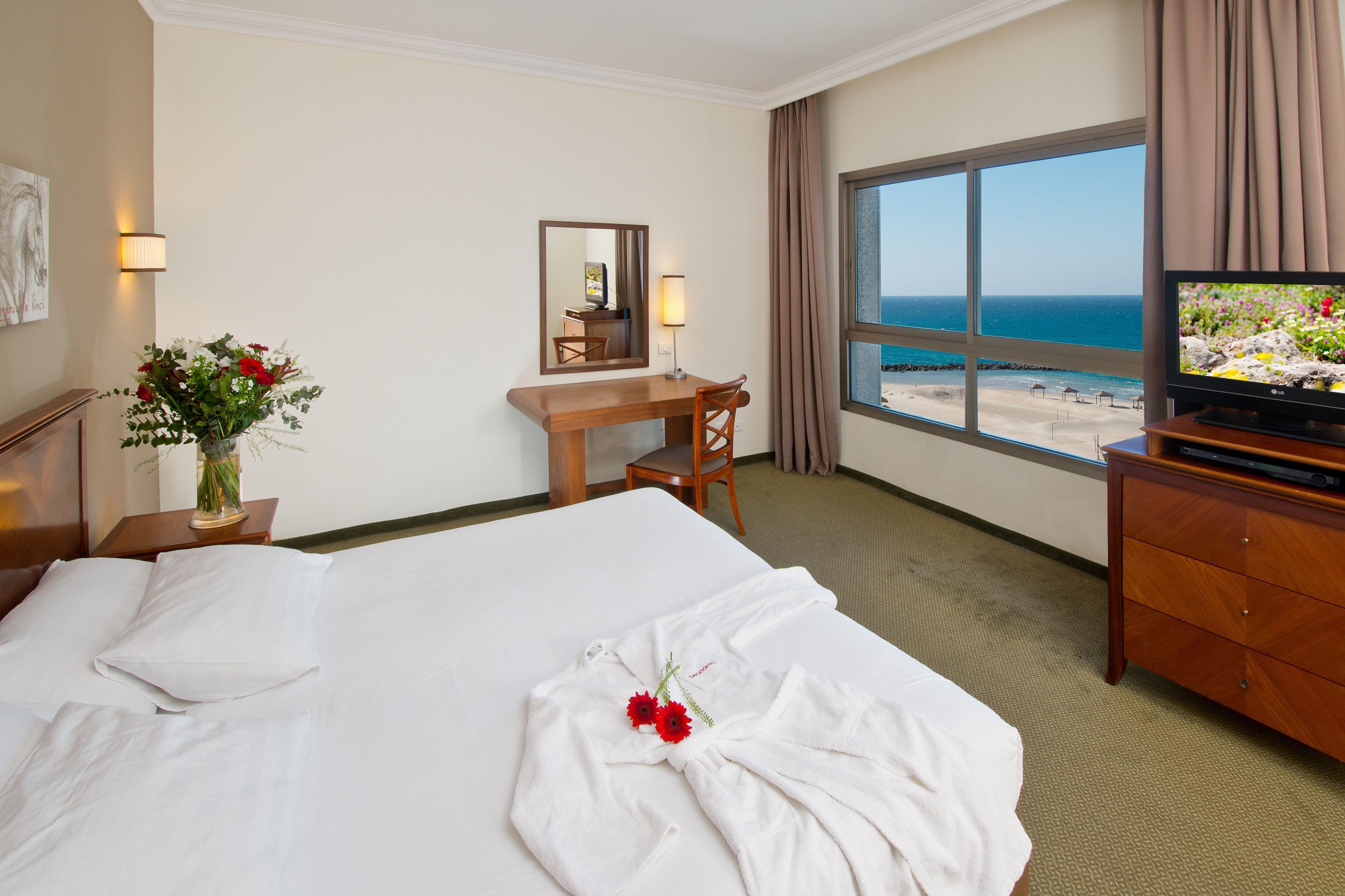 Minibar, in-room safe, desk, iron/ironing board