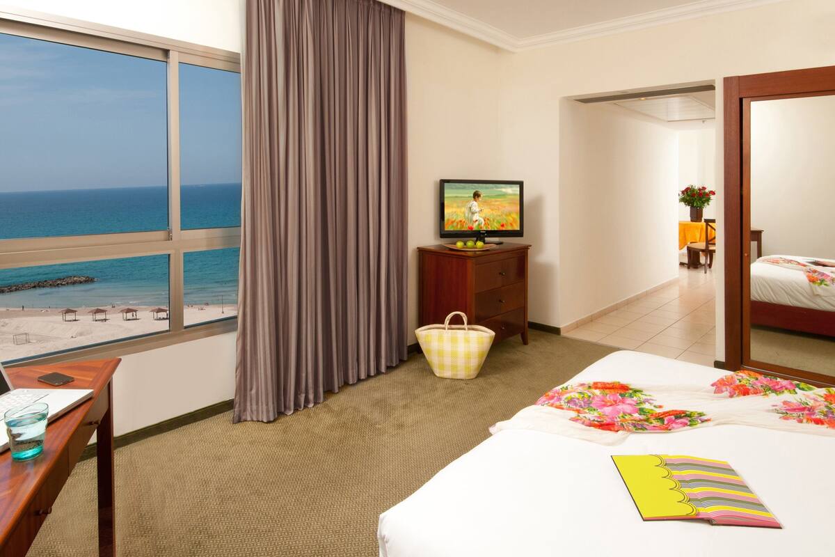 Minibar, in-room safe, desk, iron/ironing board (on request)
