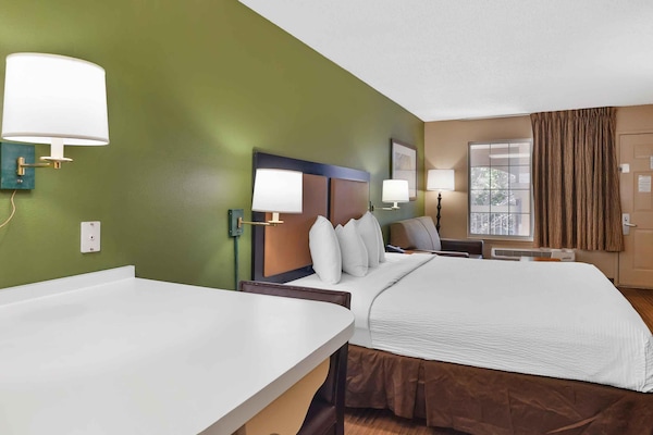 Deluxe Studio, 1 King Bed with Sofa bed, Non Smoking | Premium bedding, desk, laptop workspace, iron/ironing board