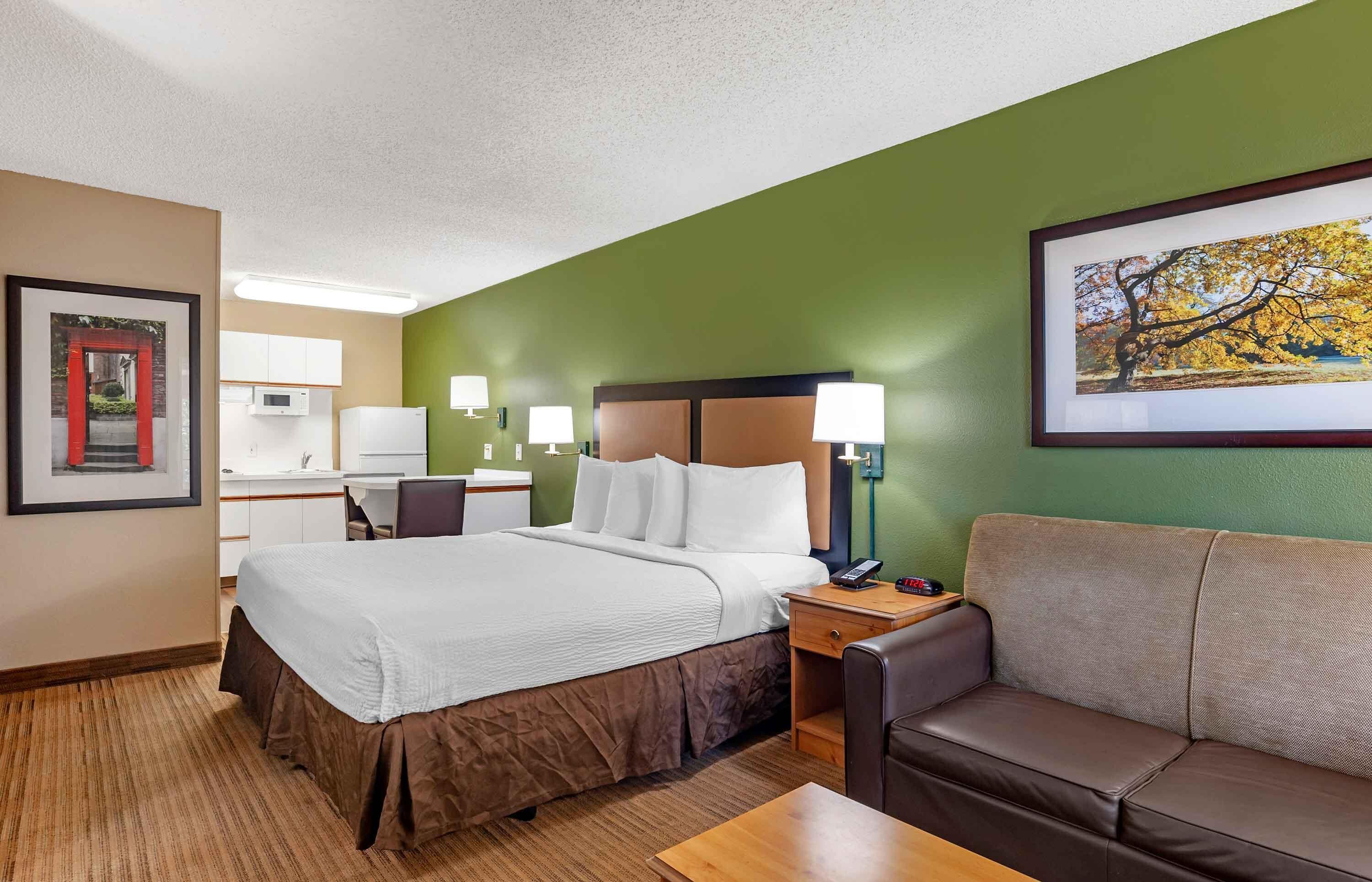 Deluxe Studio, 1 King Bed with Sofa bed, Non Smoking