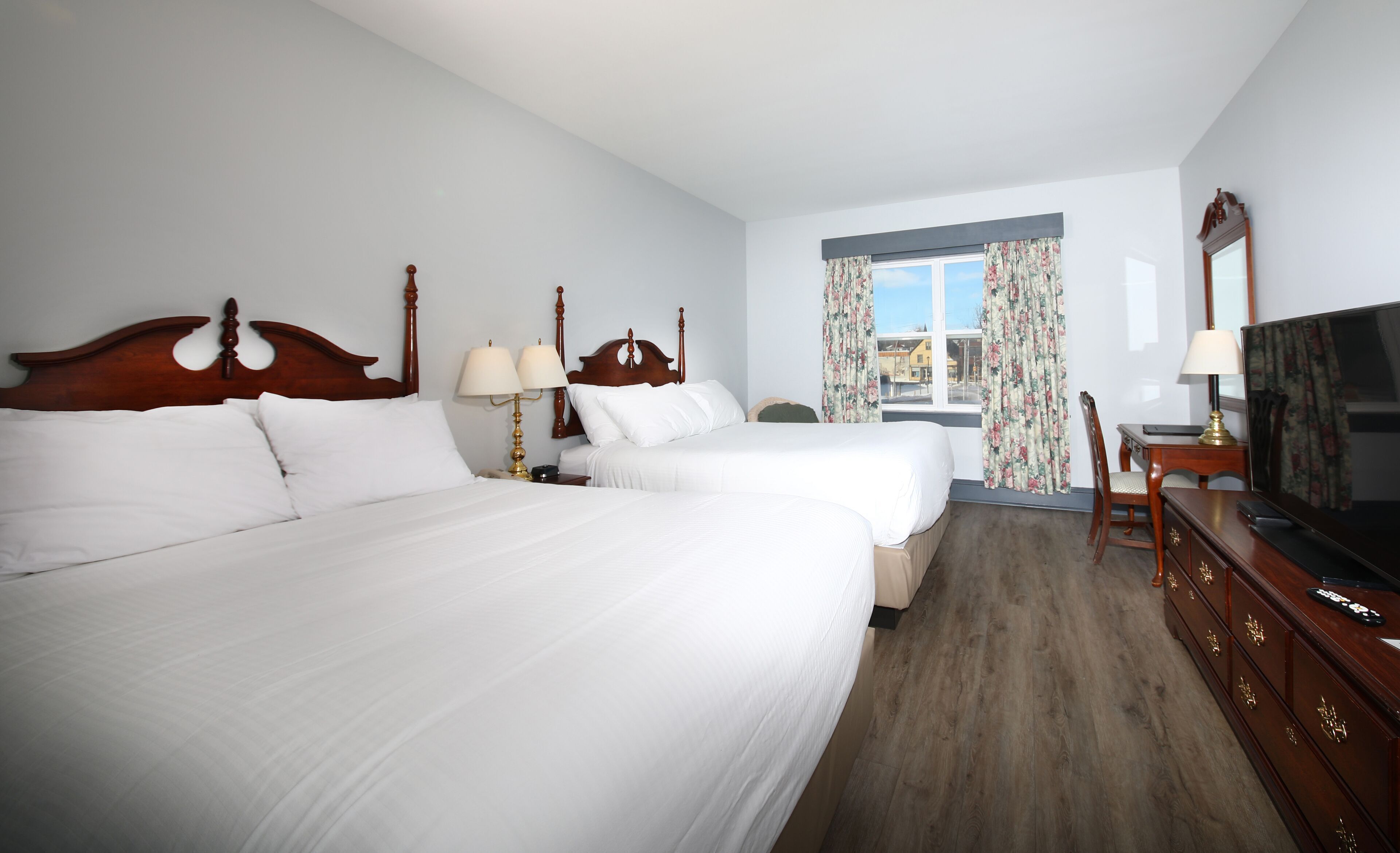 迷你吧、書桌、熨斗/熨衣板、免費無線上網