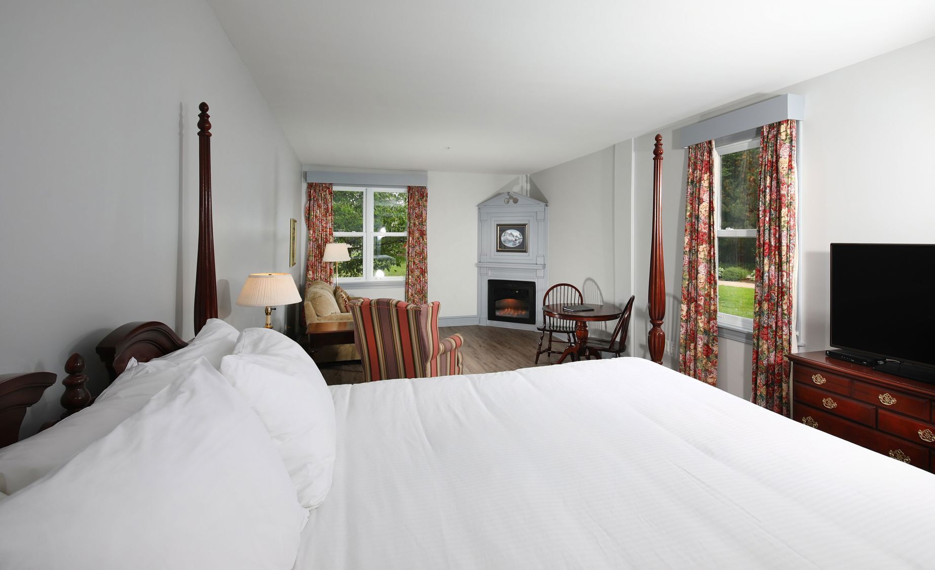 迷你吧、書桌、熨斗/熨衣板、免費無線上網