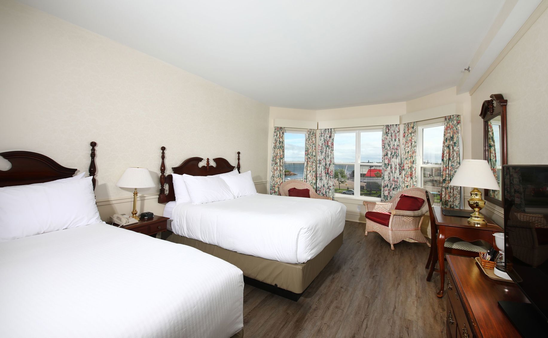 迷你吧、書桌、熨斗/熨衣板、免費無線上網