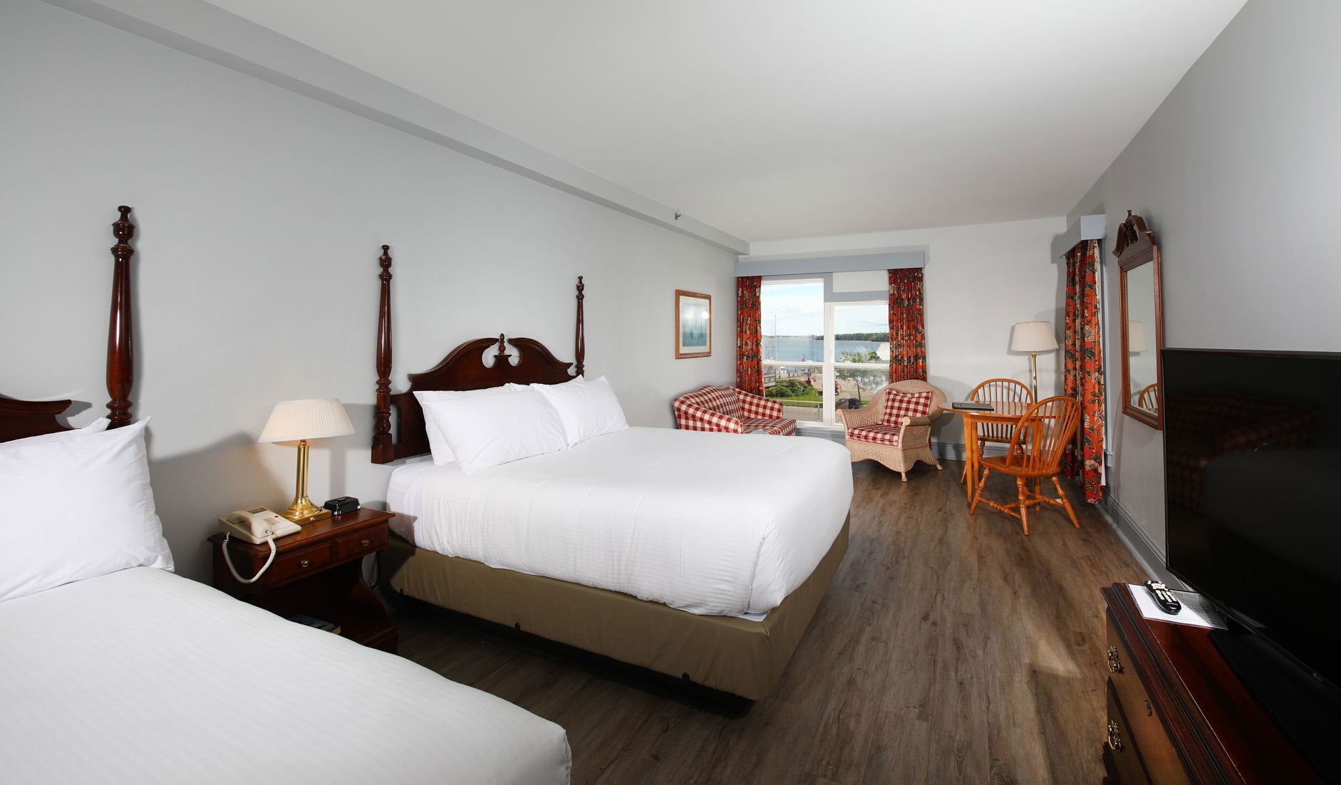 迷你吧、書桌、熨斗/熨衣板、免費無線上網