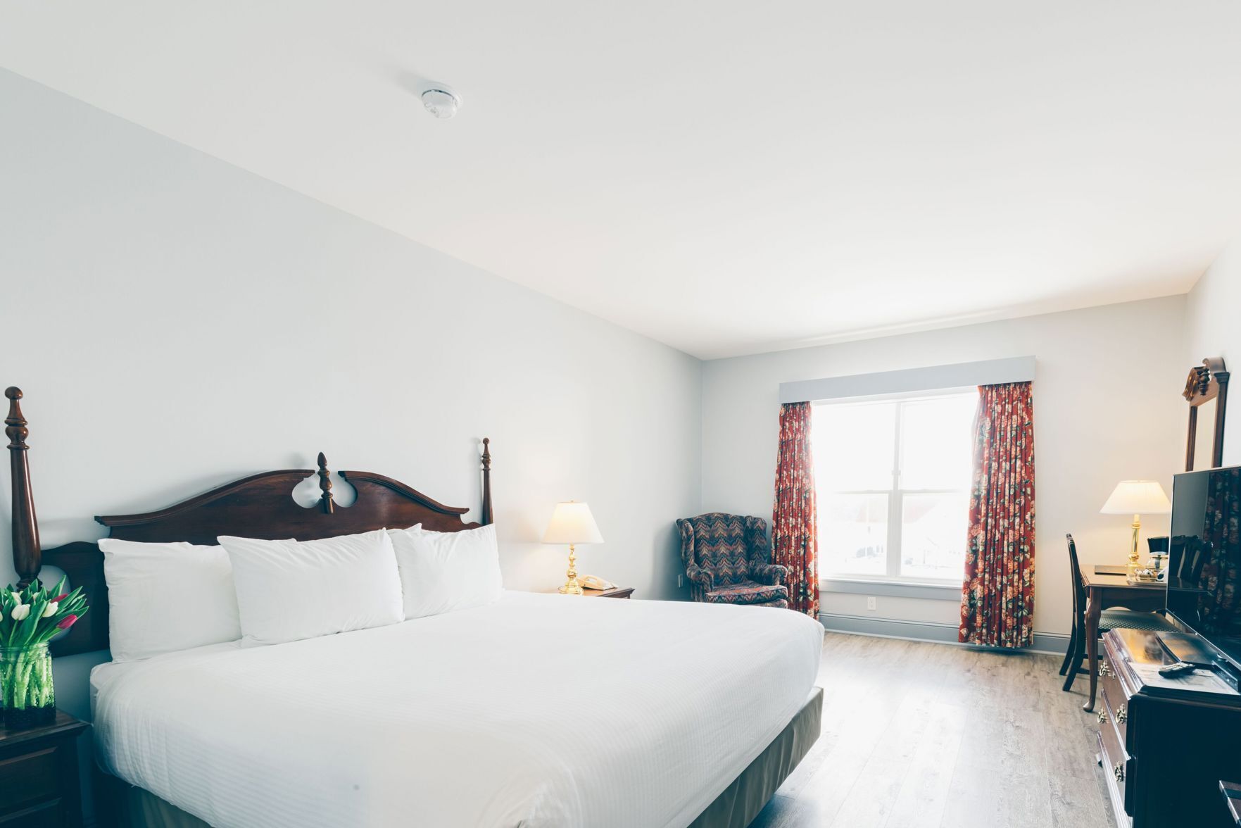 迷你吧、書桌、熨斗/熨衣板、免費無線上網