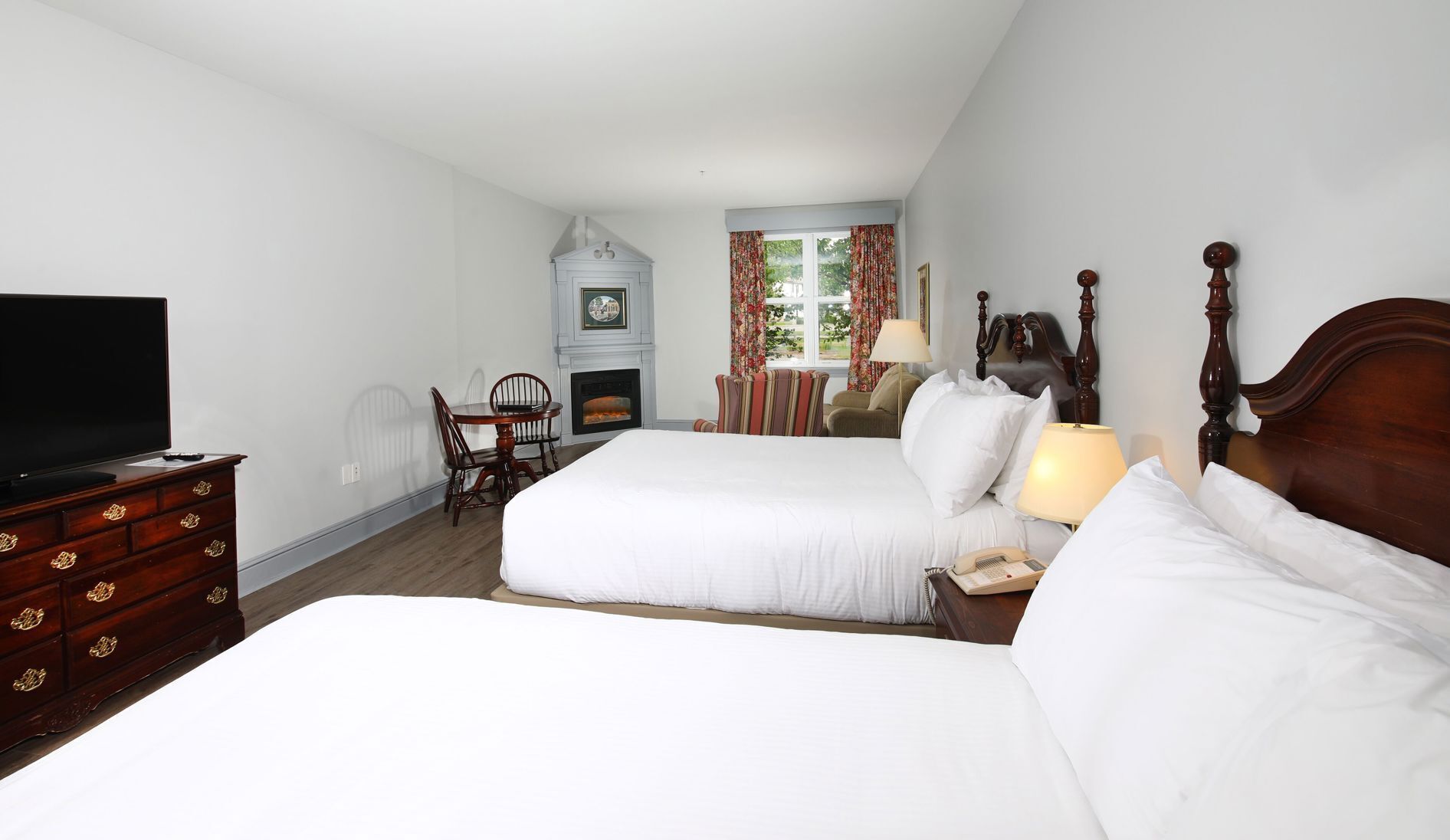 迷你吧、書桌、熨斗/熨衣板、免費無線上網