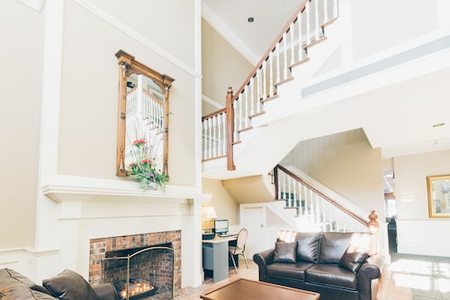 Loyalist Country Inn & Conference Centre