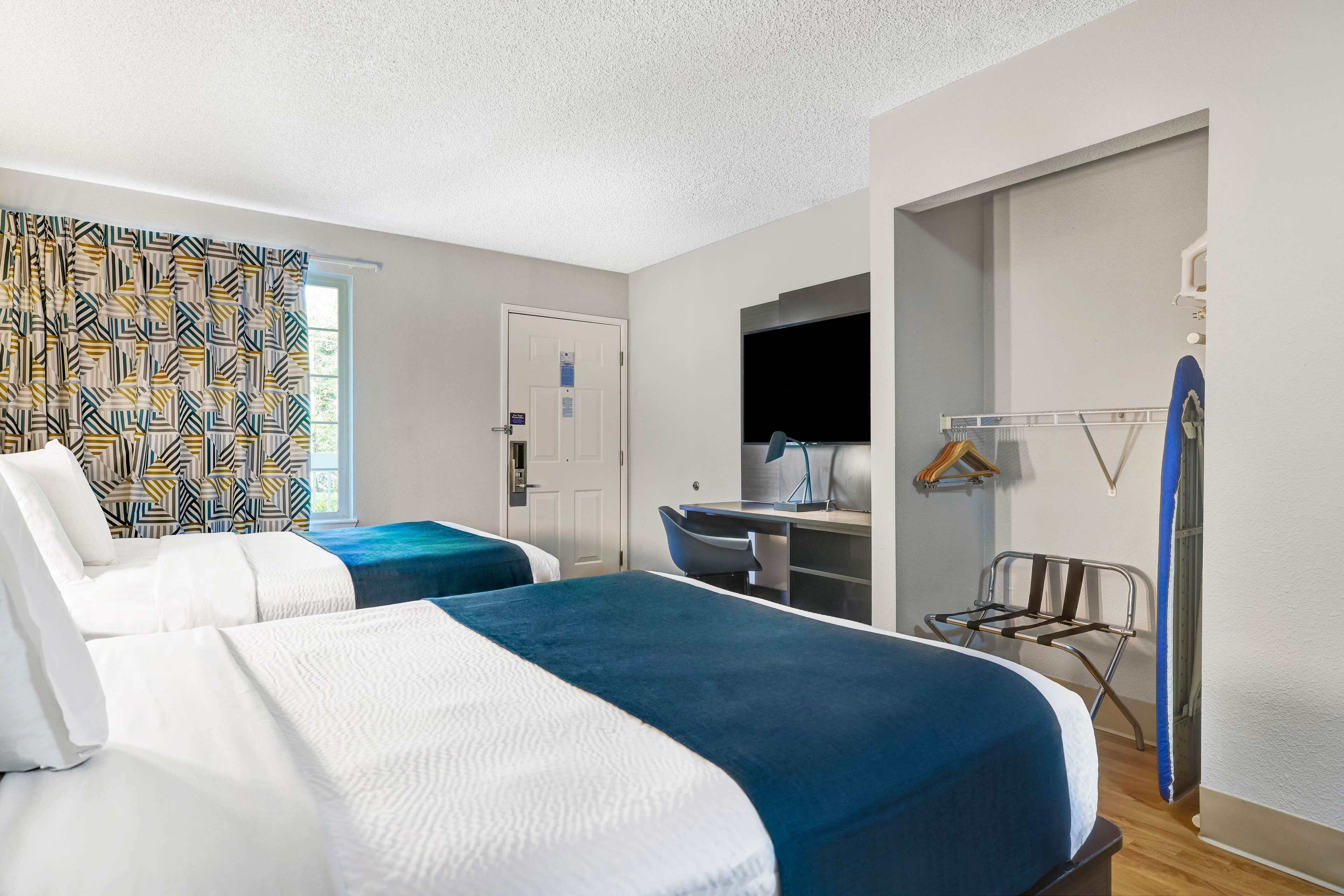 Standard Room, 2 Double Beds, Non Smoking | Iron/ironing board (on request), WiFi (free), bed sheets