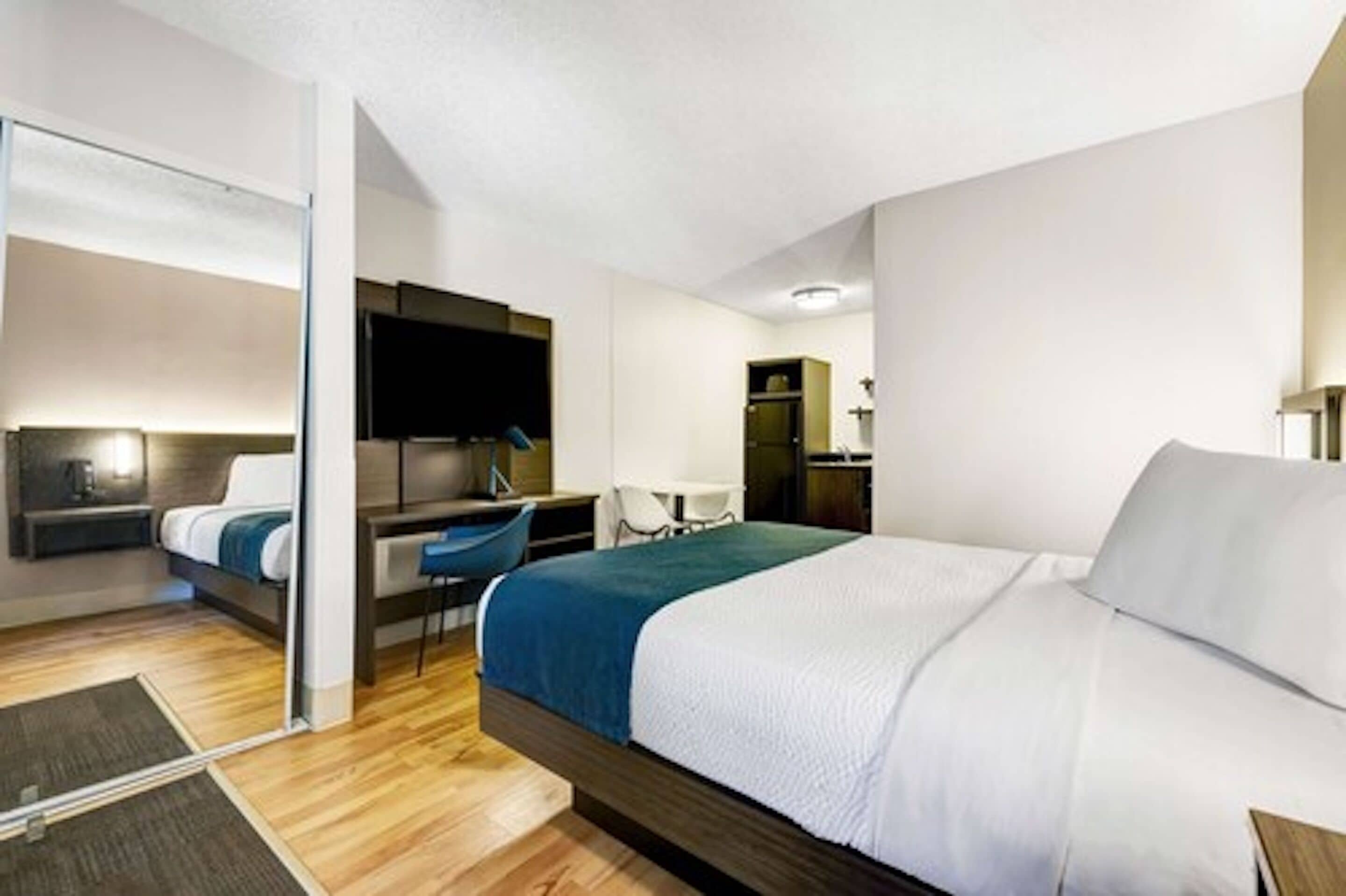 Silitysrauta/-lauta, ilmainen Wi-Fi, vuodevaatteet