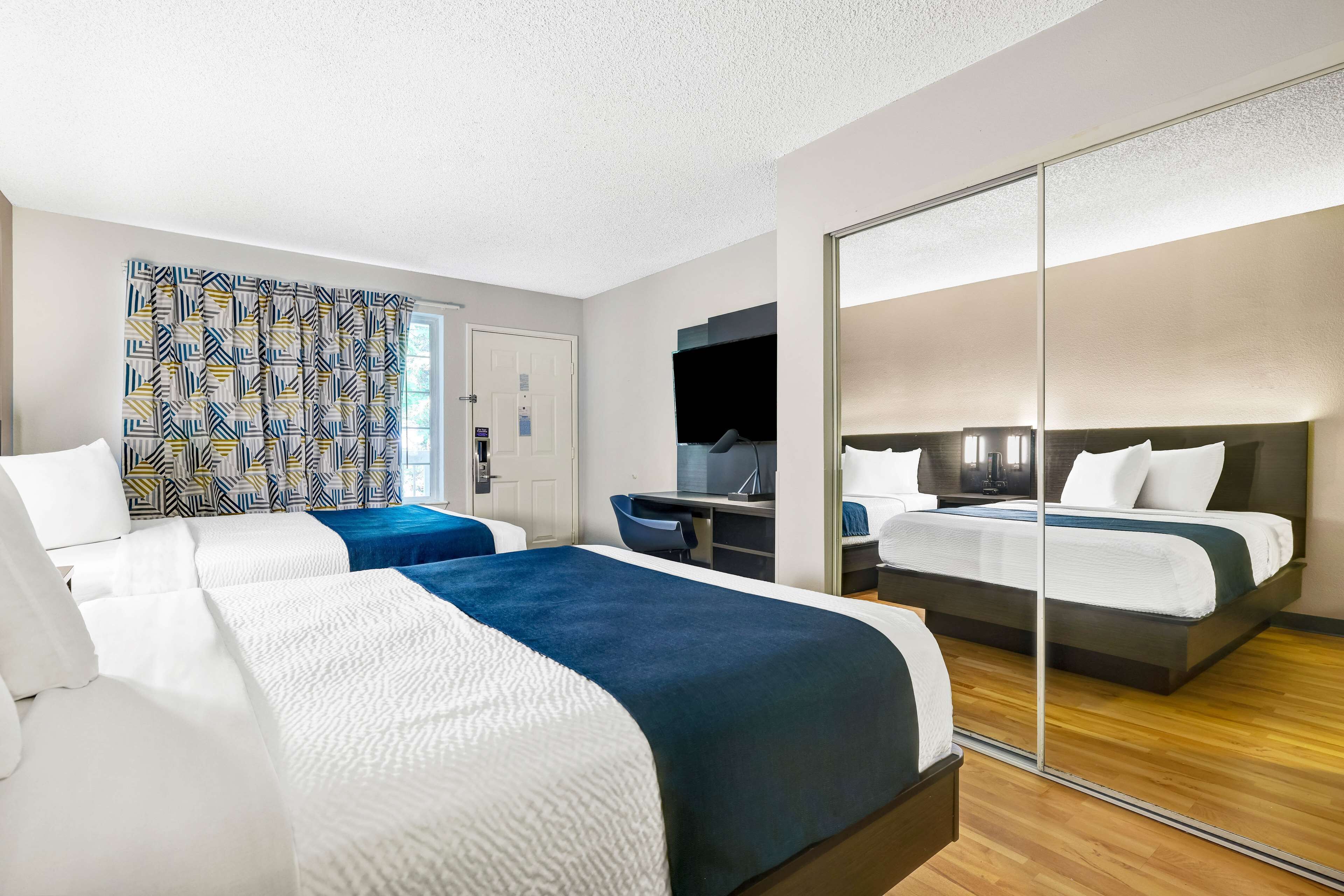 Studio 6 Mountlake Terrace, WA - Seattle Motel Reviews, Deals