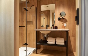 Amenidades de baño ecológicas, secadora de cabello, toallas 