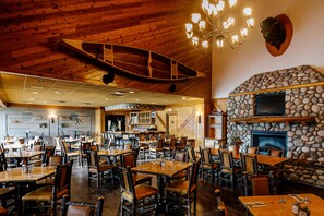 2 restaurants, breakfast served
