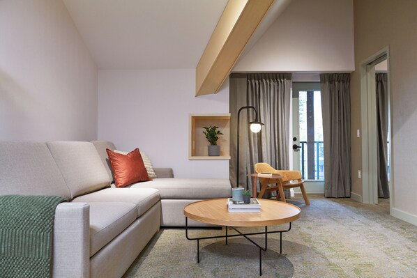 Cofres nos quartos, cortinas blackout, ferros/tábuas de passar roupa