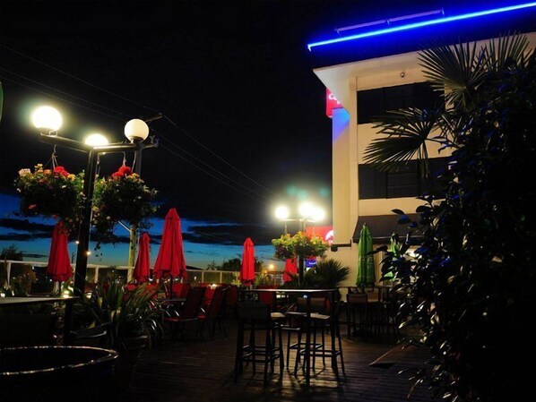 Serviço de café da manhã, culinária americana, vistas para a piscina 