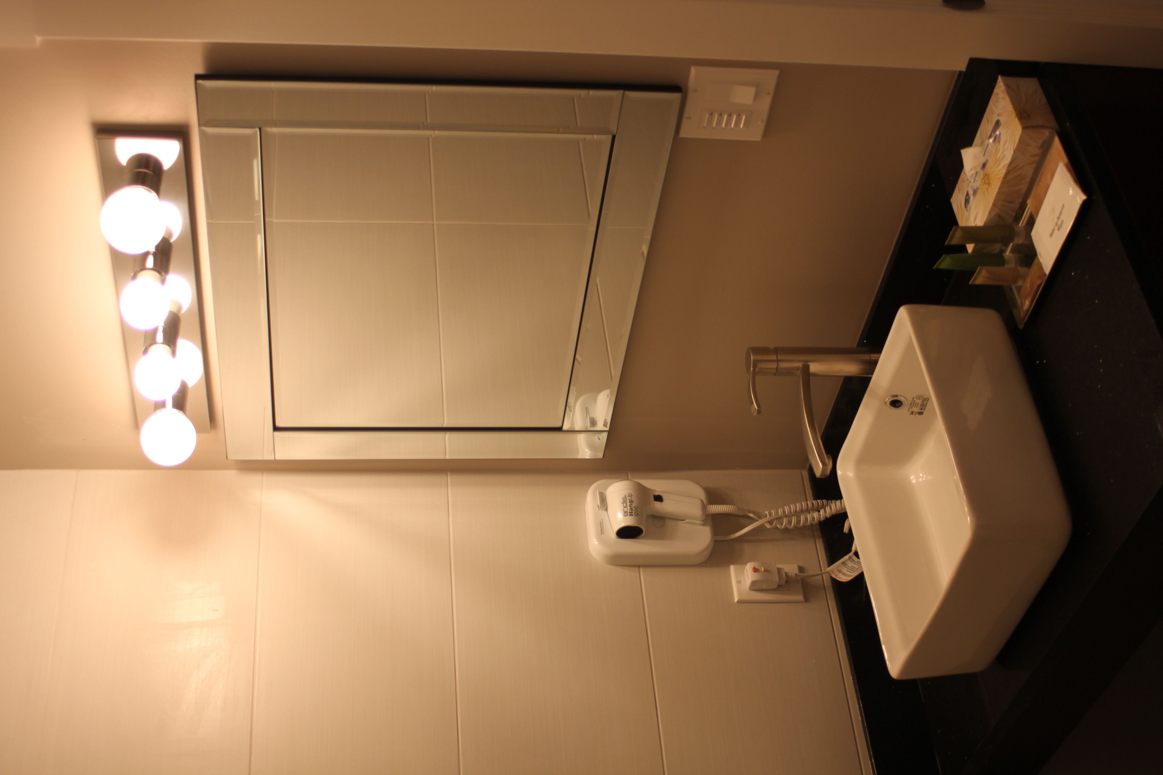 deluxe suite, 1 bedroom, kitchenette | bathroom | combined shower/bathtub, free toiletries, hair dryer, towels