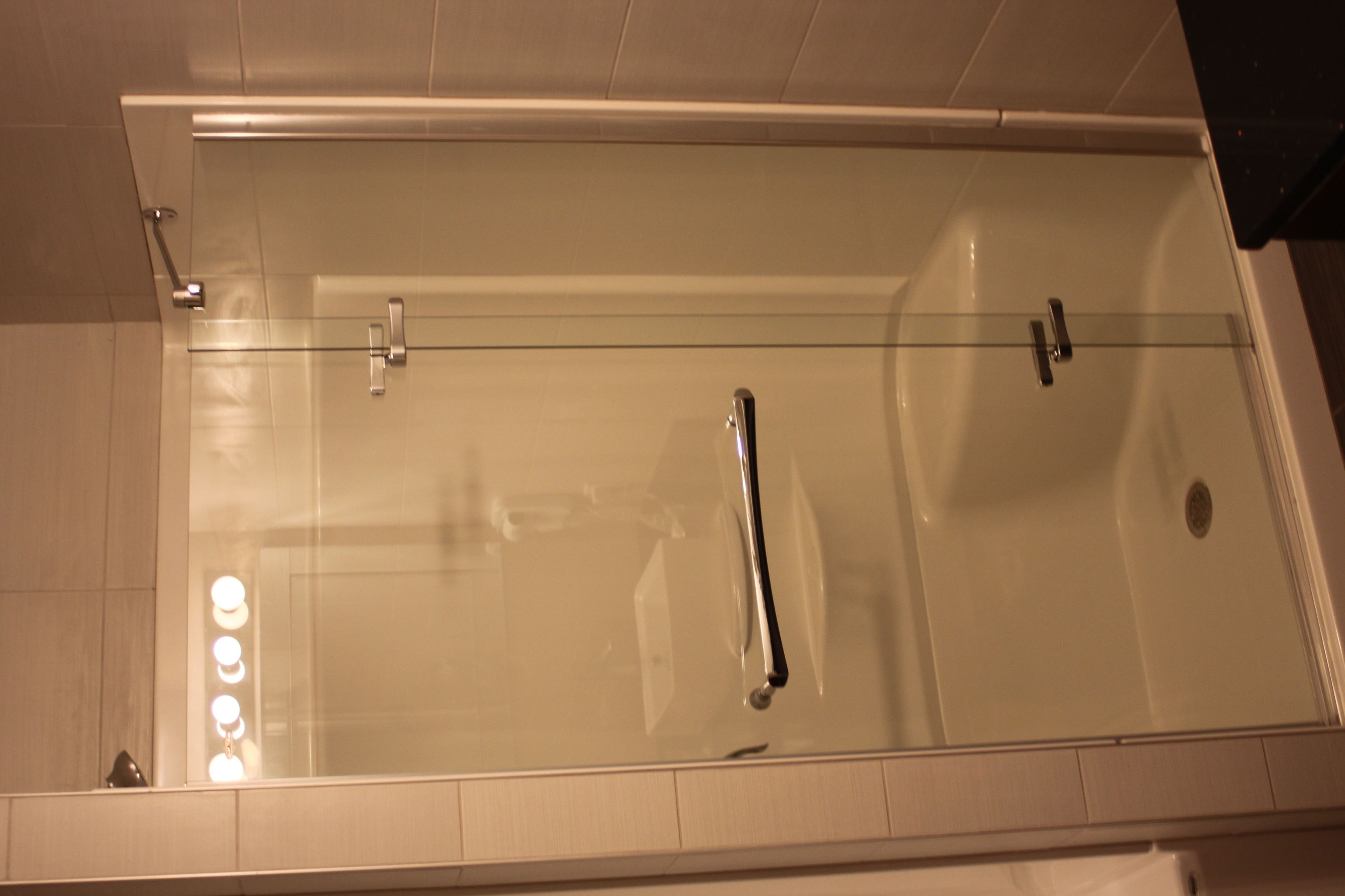 combined shower/bathtub, free toiletries, hair dryer, towels