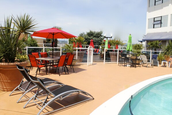 Outdoor pool, pool umbrellas