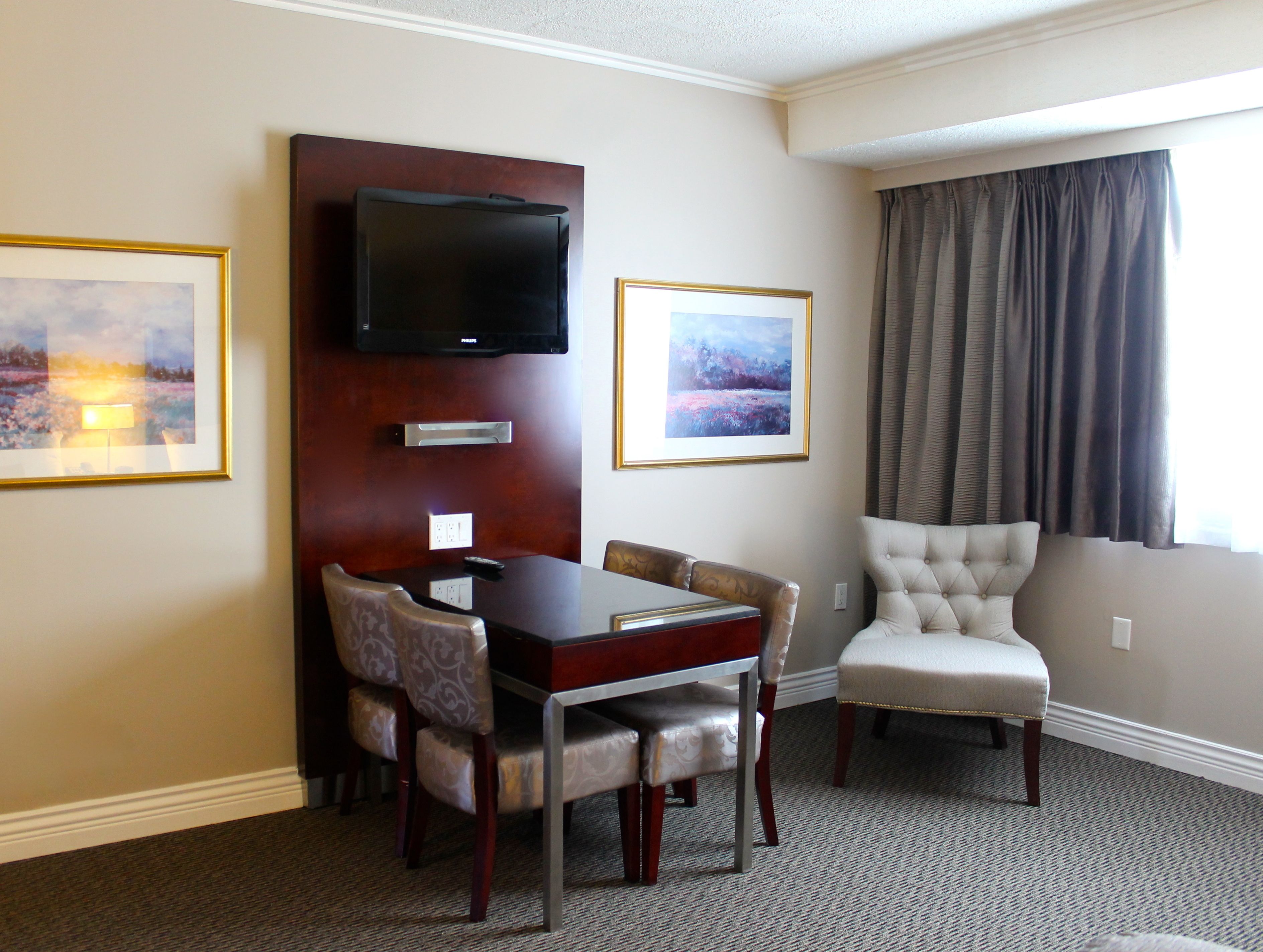 32-inch flat-screen tv with digital channels, tv