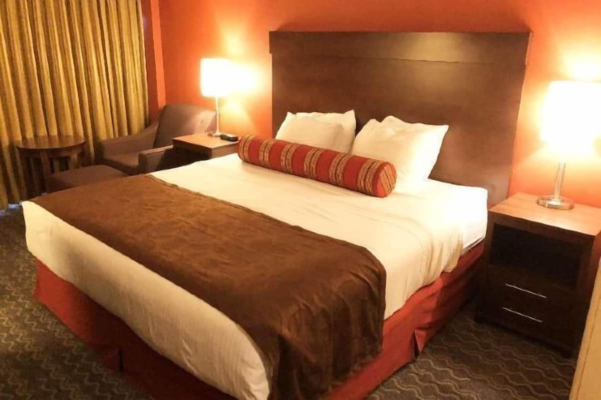 Caja de seguridad en la habitación, escritorio y cortinas blackout