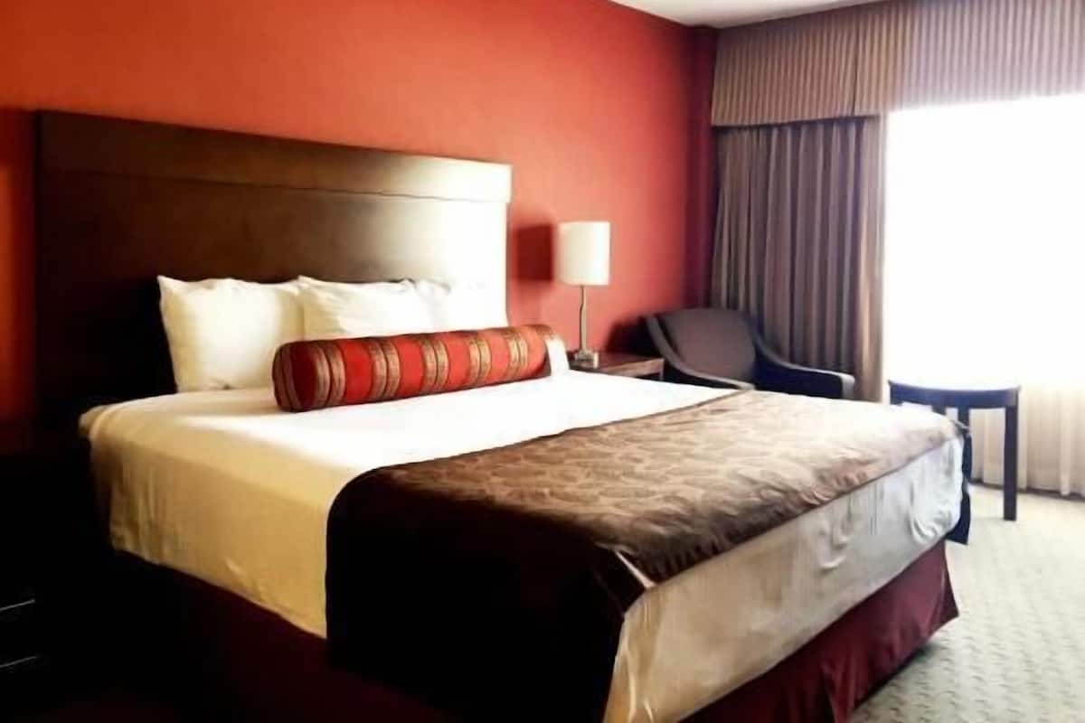 In-room safe, desk, blackout drapes, soundproofing