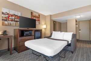 Suite, 1 King Bed, Non Smoking, Refrigerator & Microwave | In-room safe, desk, blackout drapes, soundproofing