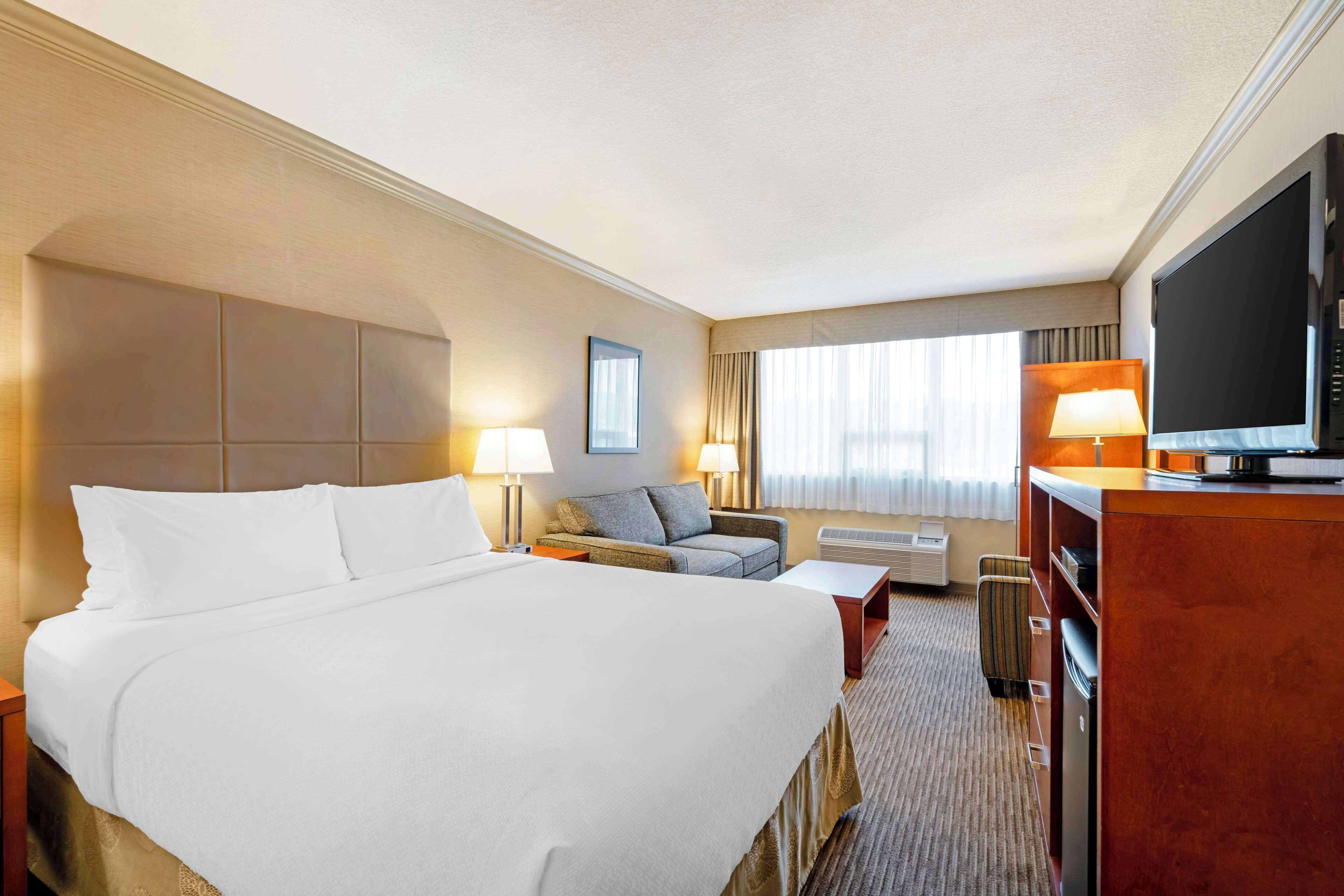 standard room, 1 queen bed, non smoking (with sofabed) | premium bedding, iron/ironing board, free wifi, bed sheets