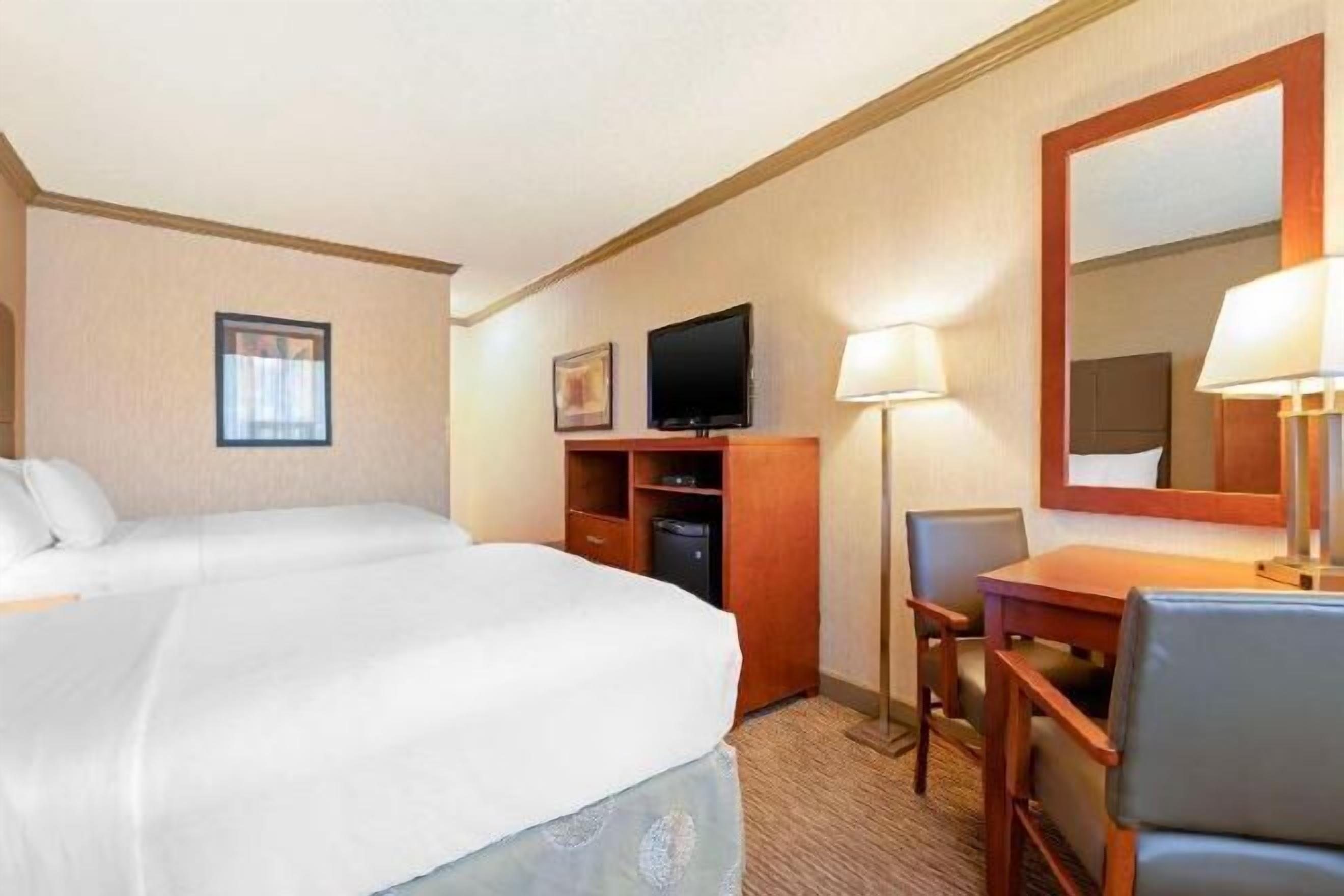 Ropa de cama de alta calidad y tabla de planchar con plancha 