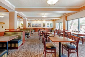 Daily full breakfast for a fee - Best Western Plus Barclay Hotel (Port Alberni)