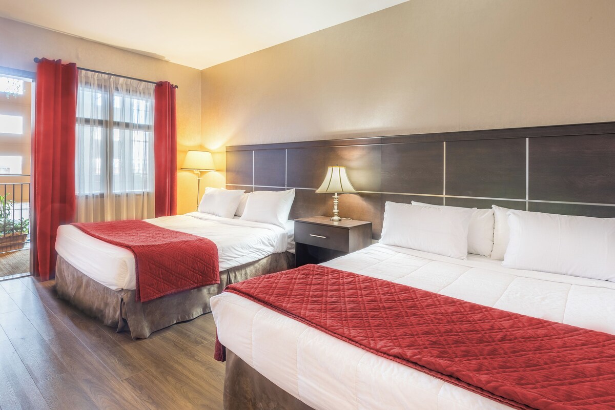 Classic Room, Pool View | Desk, blackout drapes, iron/ironing board, cribs (surcharge)