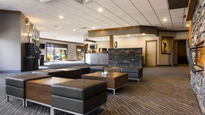Lobby sitting area - Prince Albert Inn (Prince Albert)