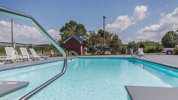 Außenpool (je nach Saison geöffnet)