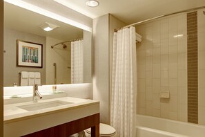 Combined shower/tub, designer toiletries, hair dryer, towels - Hyatt Place Phoenix -North (Phoenix)
