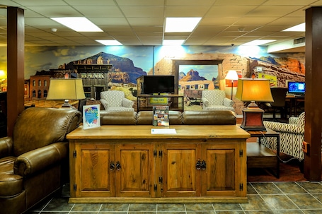 Lobby lounge. Bell Rock Inn