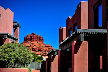 Hotel Exterior at Bell Rock Inn