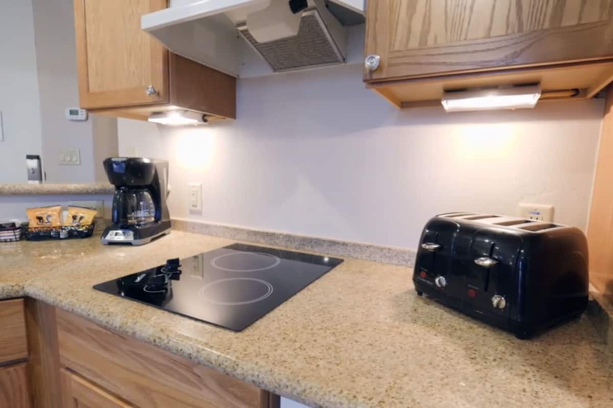 standard suite, 1 bedroom | private kitchenette | fridge, microwave, stovetop, coffee/tea maker